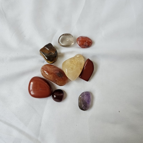 Lot of Tumbled and Polished Crystals - Picture 10 of 10